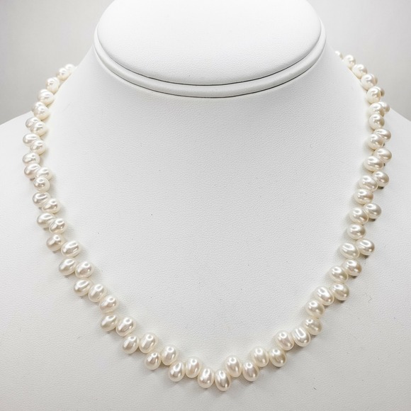 Jewelry - Single Strand Cultured Pearl Necklace 14 KT Yellow Gold Clasp 17.5 Inches Long